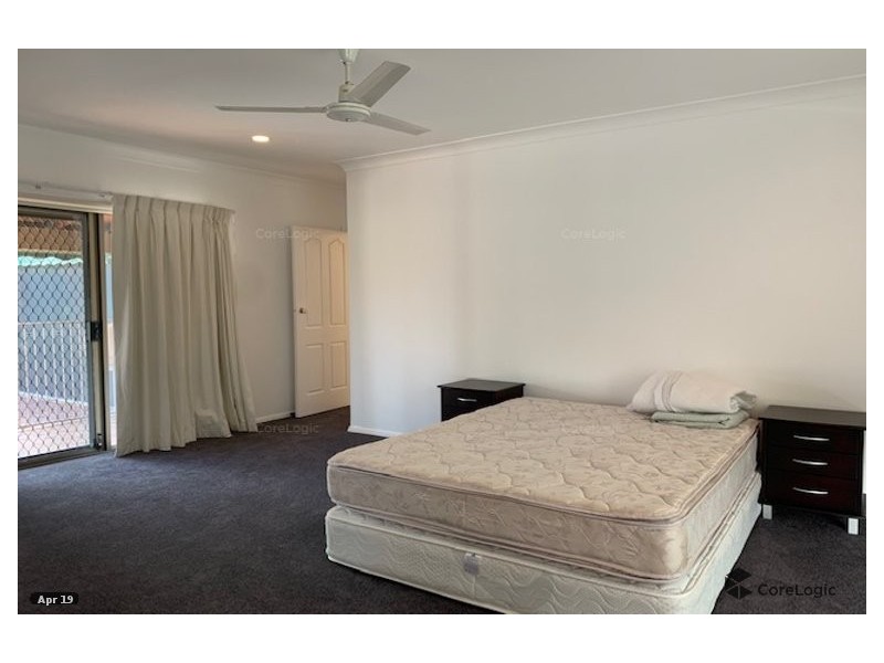 32 Bombala Street, Broadbeach Waters QLD 4218