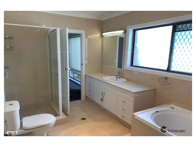 32 Bombala Street, Broadbeach Waters QLD 4218