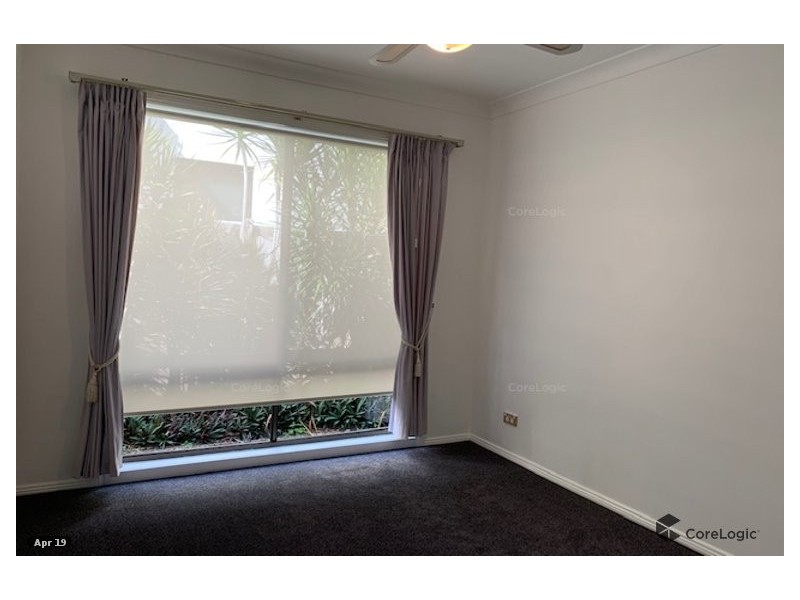 32 Bombala Street, Broadbeach Waters QLD 4218