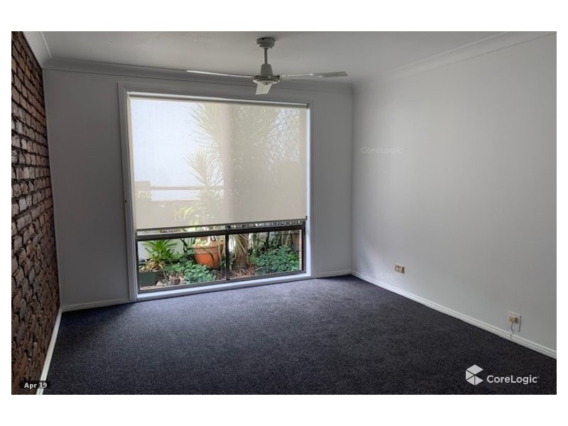 32 Bombala Street, Broadbeach Waters QLD 4218