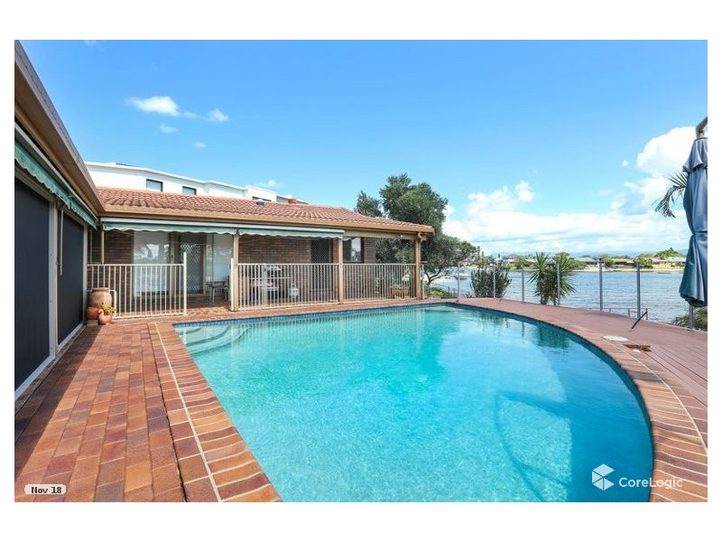 32 Bombala Street, Broadbeach Waters QLD 4218