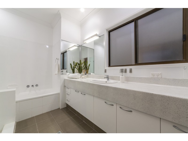 7 Daimler Drive, Bundall QLD 4217