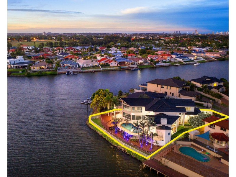 82 Montevideo Drive, Clear Island Waters QLD 4226