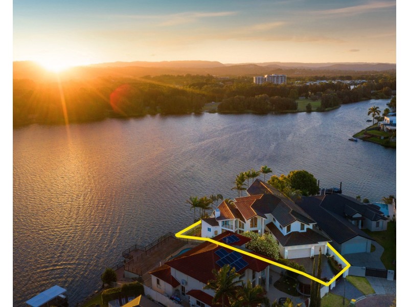 82 Montevideo Drive, Clear Island Waters QLD 4226