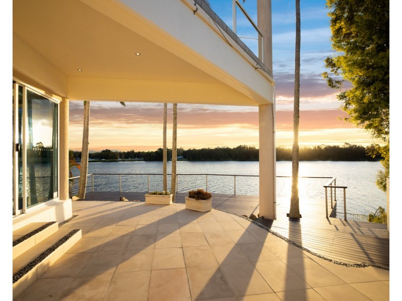 82 Montevideo Drive, Clear Island Waters QLD 4226