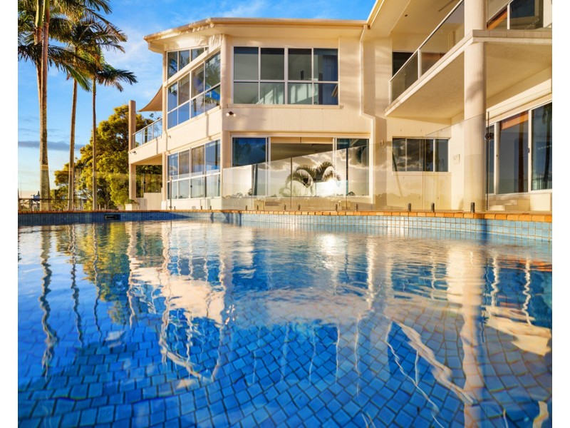 82 Montevideo Drive, Clear Island Waters QLD 4226