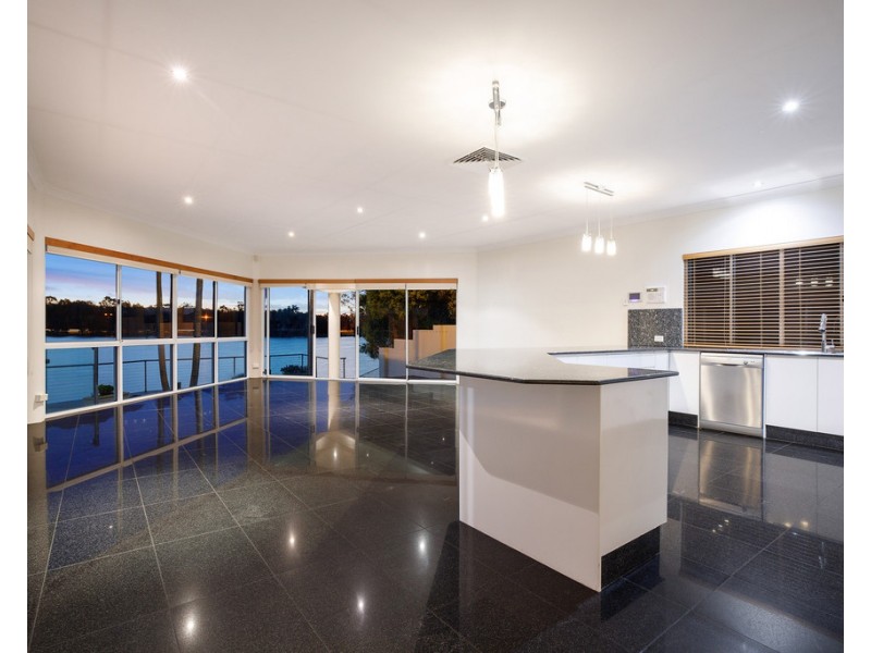 82 Montevideo Drive, Clear Island Waters QLD 4226
