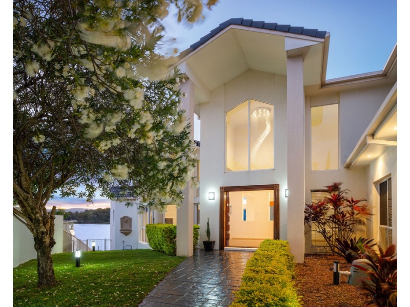 82 Montevideo Drive, Clear Island Waters QLD 4226