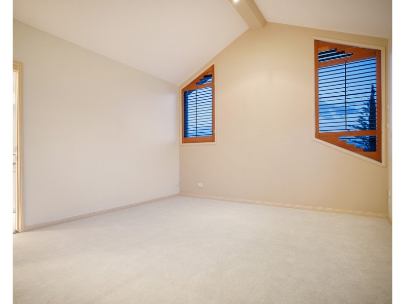 82 Montevideo Drive, Clear Island Waters QLD 4226