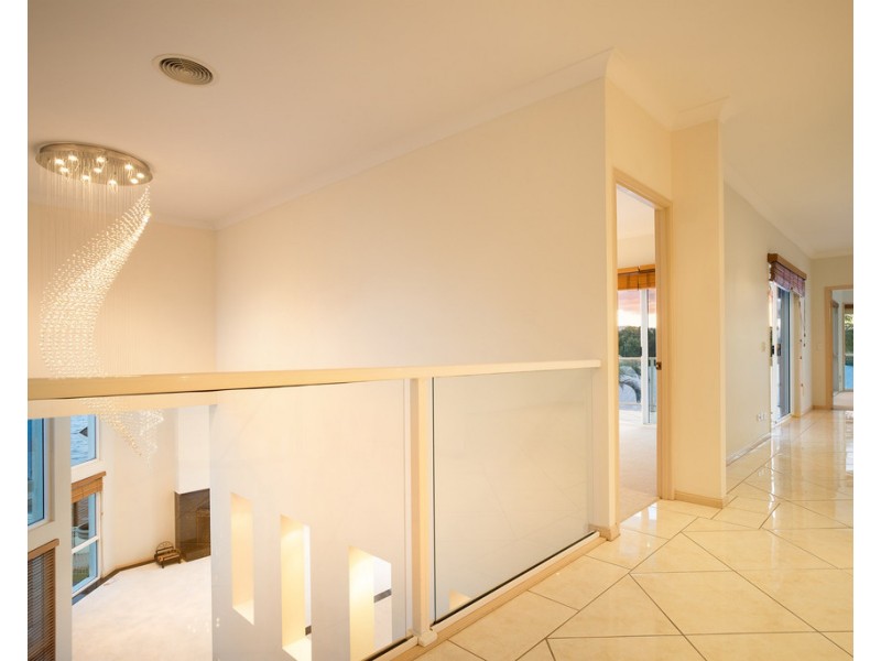 82 Montevideo Drive, Clear Island Waters QLD 4226