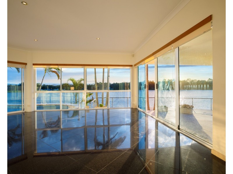 82 Montevideo Drive, Clear Island Waters QLD 4226