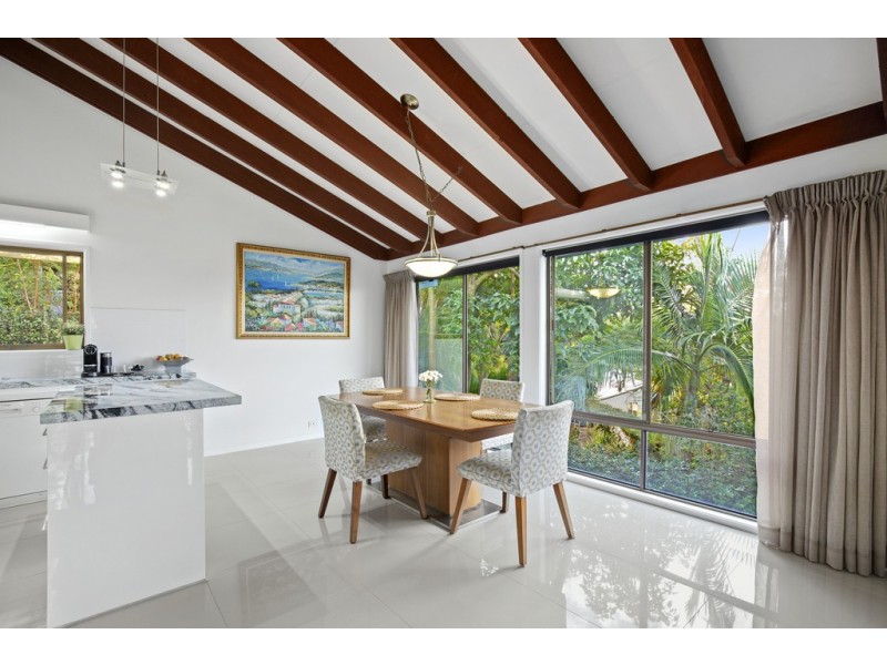 4 Summit Crescent, Carrara QLD 4211