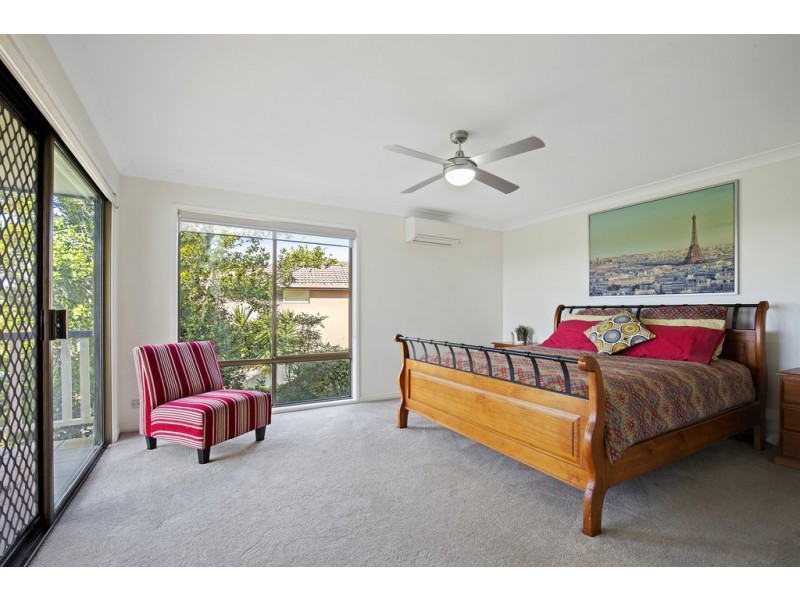 4 Summit Crescent, Carrara QLD 4211