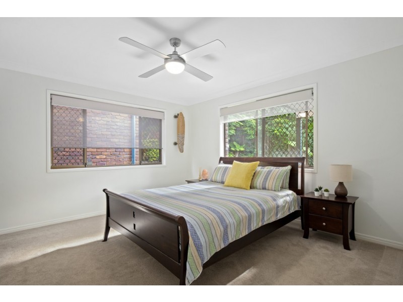 4 Summit Crescent, Carrara QLD 4211