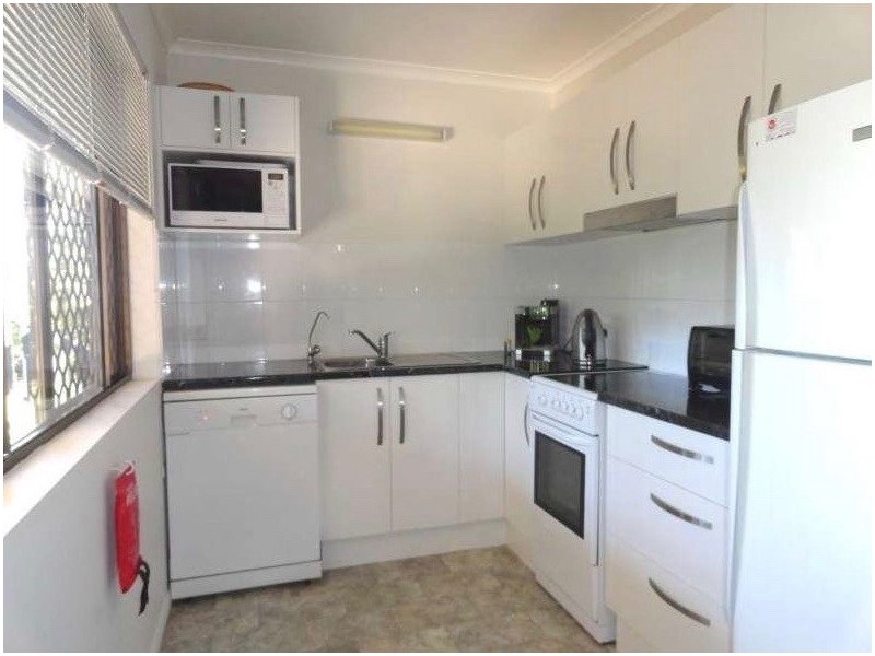 4 Summit Crescent, Carrara QLD 4211