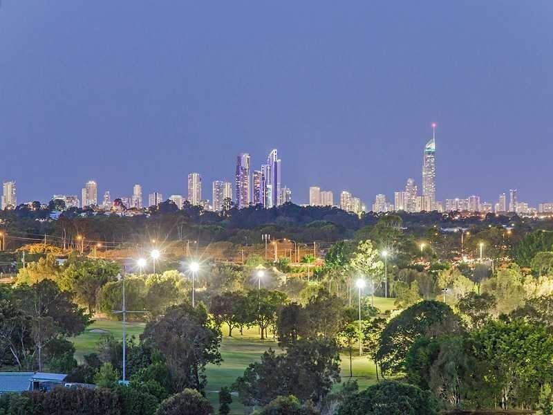4 Summit Crescent, Carrara QLD 4211