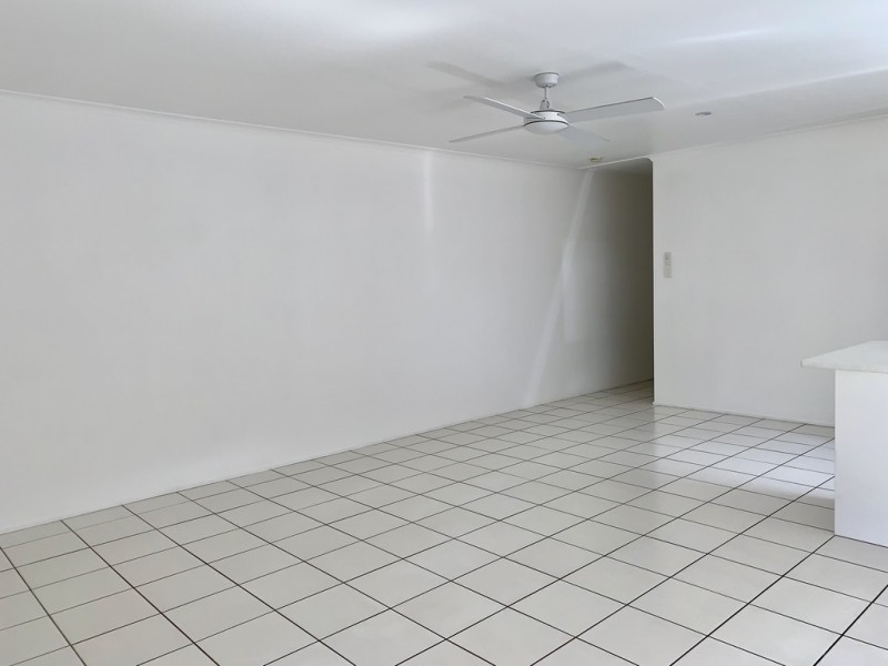 2/148 Kumbari Ave, Labrador QLD 4215