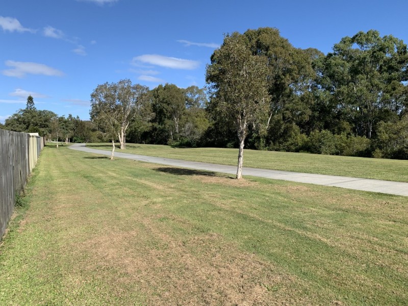 2/148 Kumbari Ave, Labrador QLD 4215