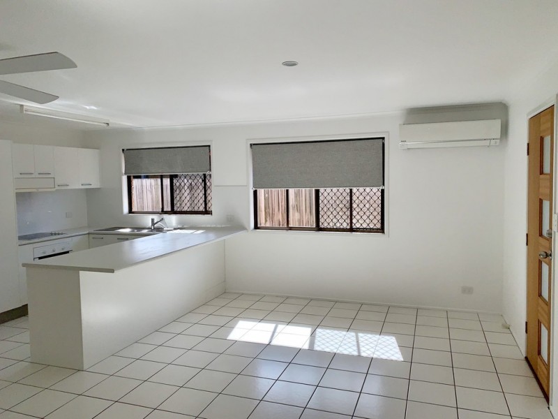 2/148 Kumbari Ave, Labrador QLD 4215