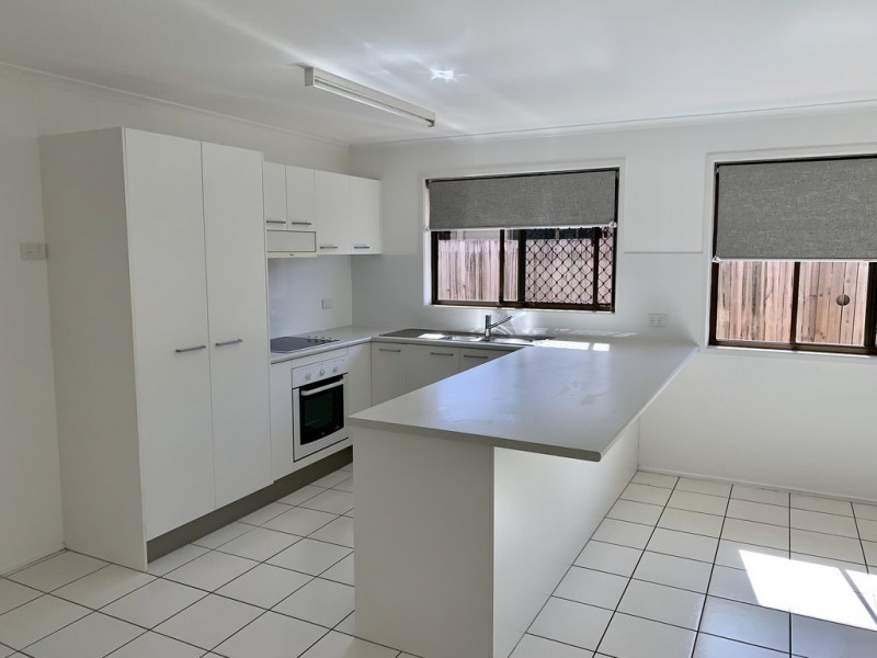 2/148 Kumbari Ave, Labrador QLD 4215