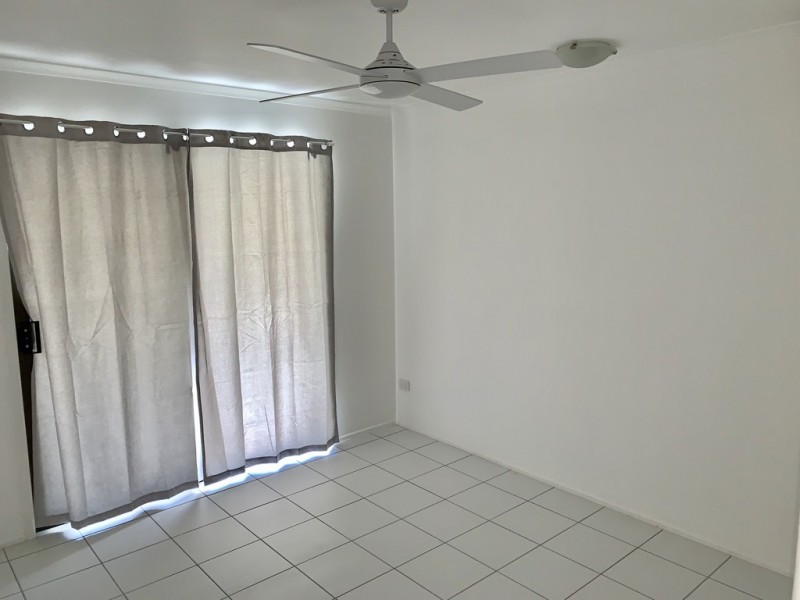 2/148 Kumbari Ave, Labrador QLD 4215