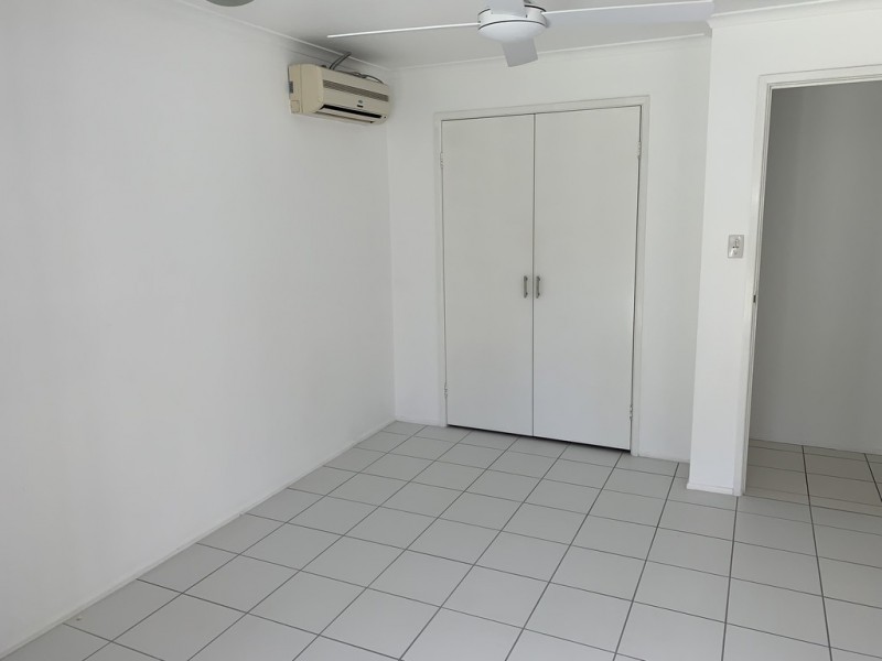 2/148 Kumbari Ave, Labrador QLD 4215