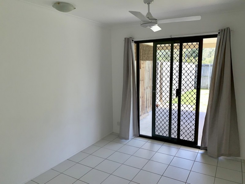 2/148 Kumbari Ave, Labrador QLD 4215