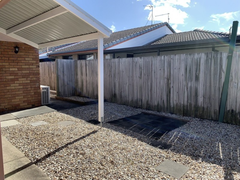 2/148 Kumbari Ave, Labrador QLD 4215