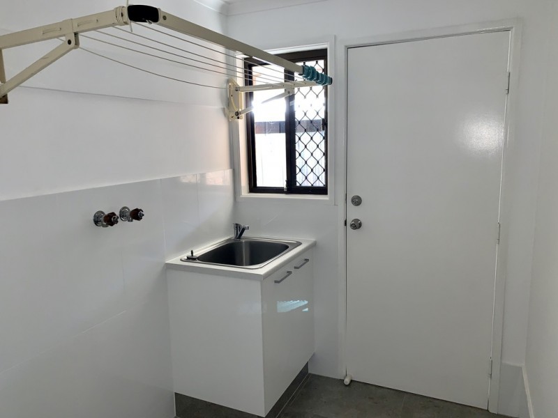 2/148 Kumbari Ave, Labrador QLD 4215