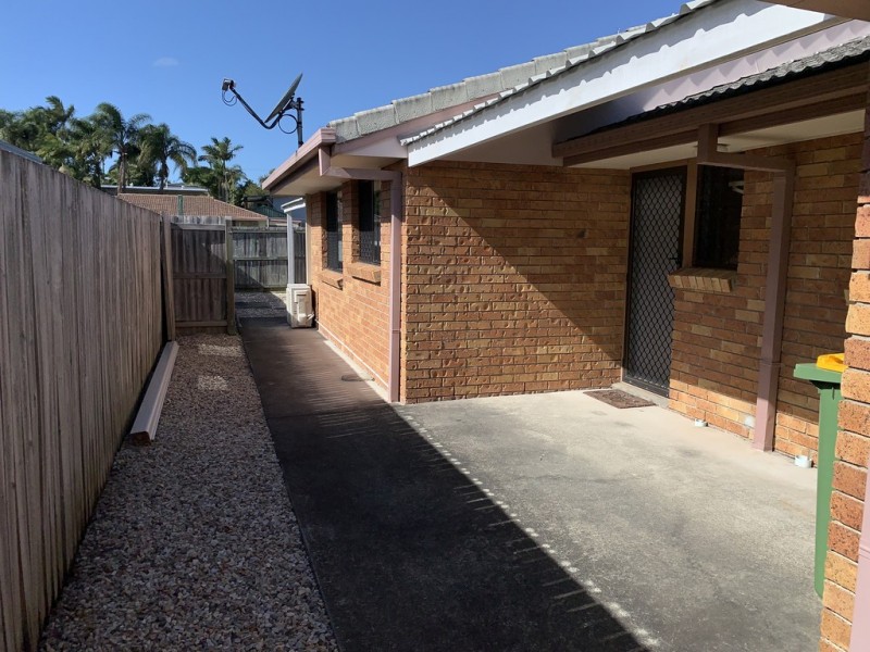 2/148 Kumbari Ave, Labrador QLD 4215