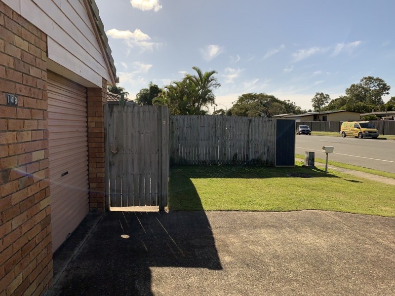 2/148 Kumbari Ave, Labrador QLD 4215