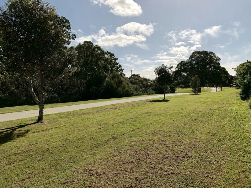 2/148 Kumbari Ave, Labrador QLD 4215