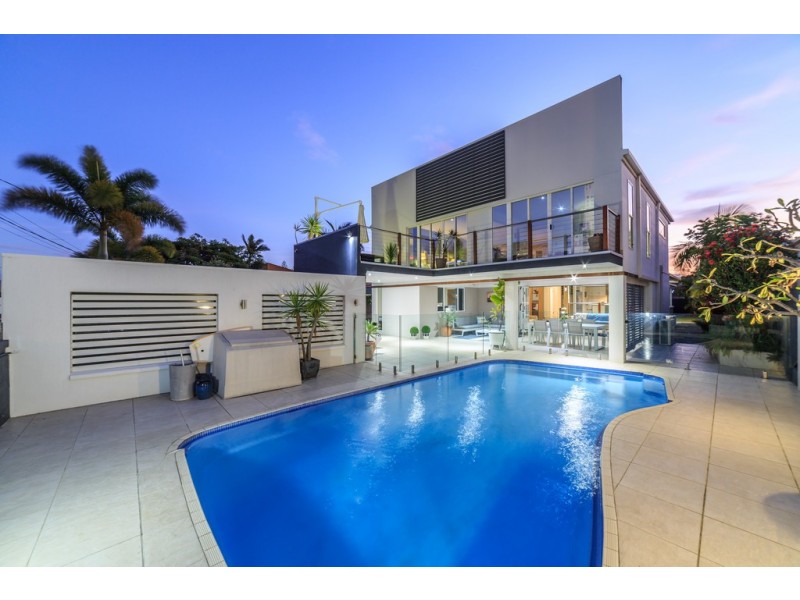 35 Amalfi Drive, Isle Of Capri QLD 4217