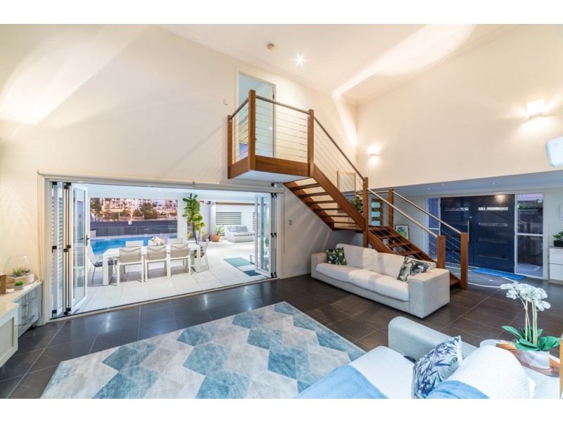 35 Amalfi Drive, Isle Of Capri QLD 4217