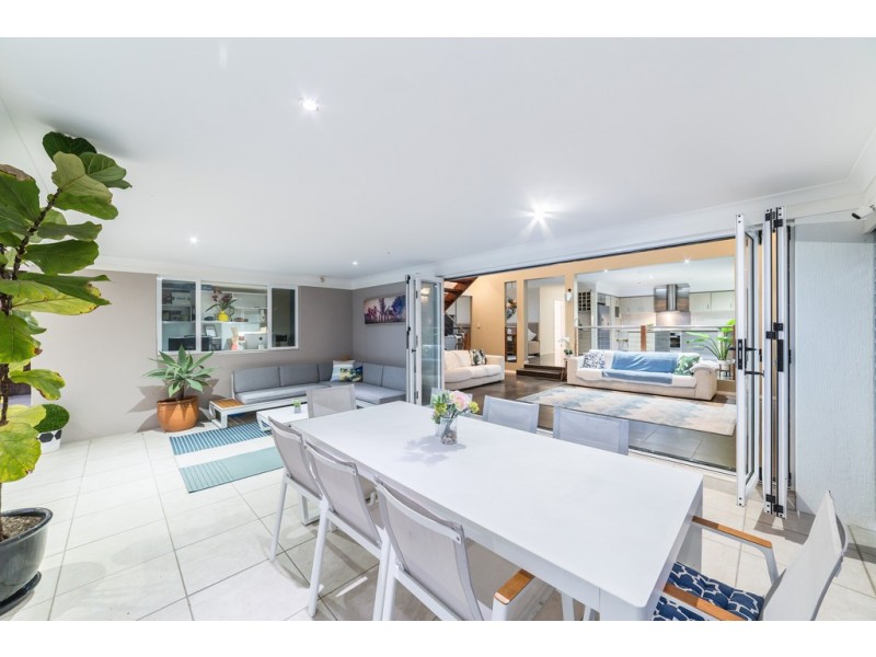 35 Amalfi Drive, Isle Of Capri QLD 4217