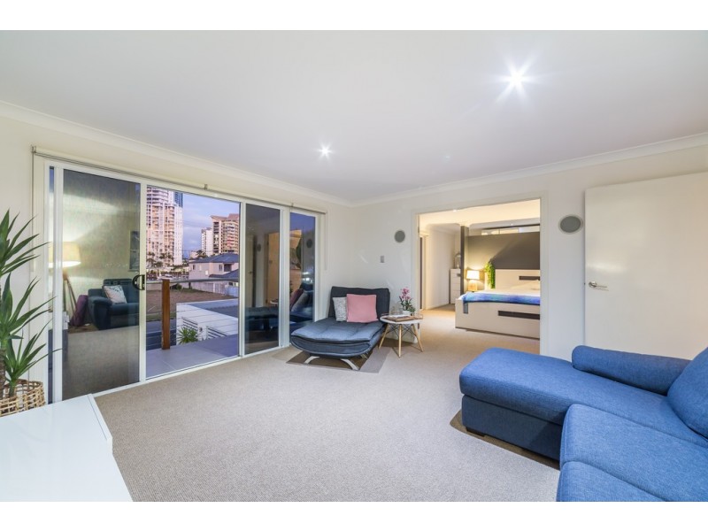 35 Amalfi Drive, Isle Of Capri QLD 4217