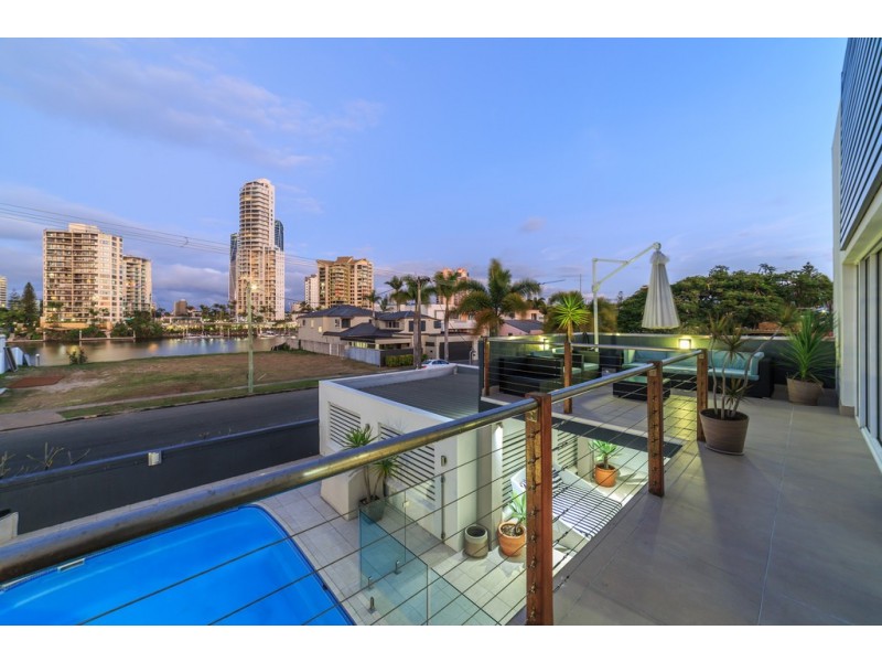 35 Amalfi Drive, Isle Of Capri QLD 4217