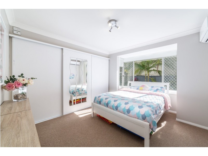 35 Amalfi Drive, Isle Of Capri QLD 4217