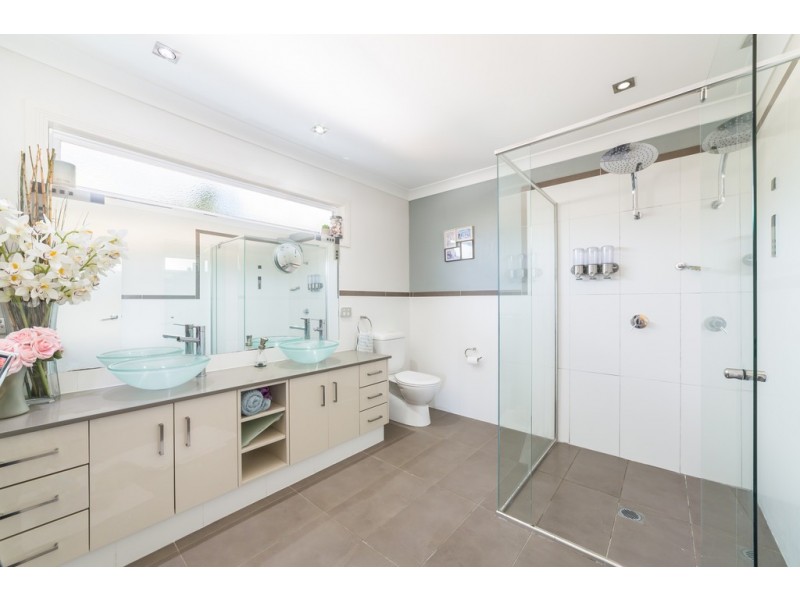 35 Amalfi Drive, Isle Of Capri QLD 4217