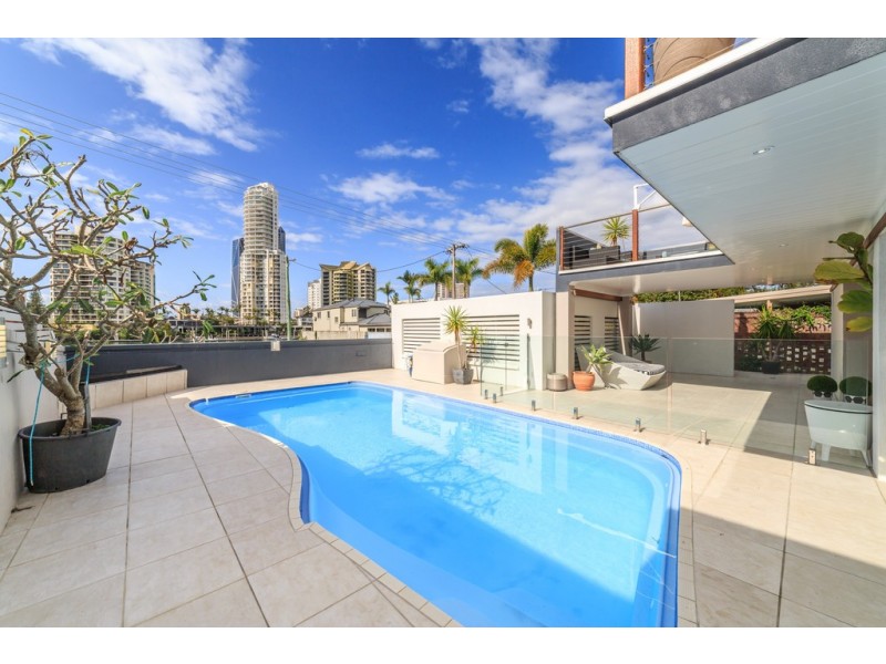 35 Amalfi Drive, Isle Of Capri QLD 4217