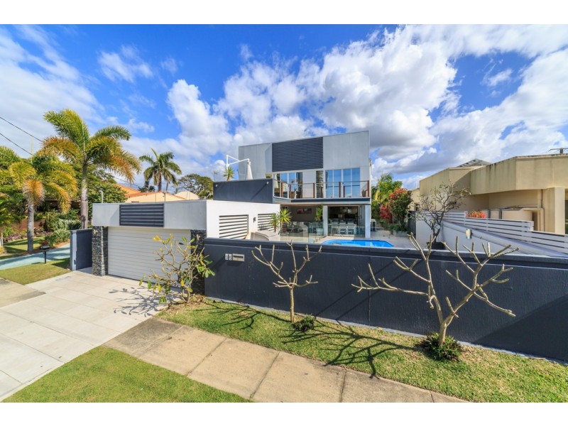 35 Amalfi Drive, Isle Of Capri QLD 4217