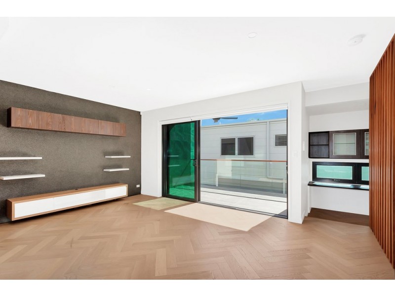 2/2097 Gold Coast Highway, Miami QLD 4220