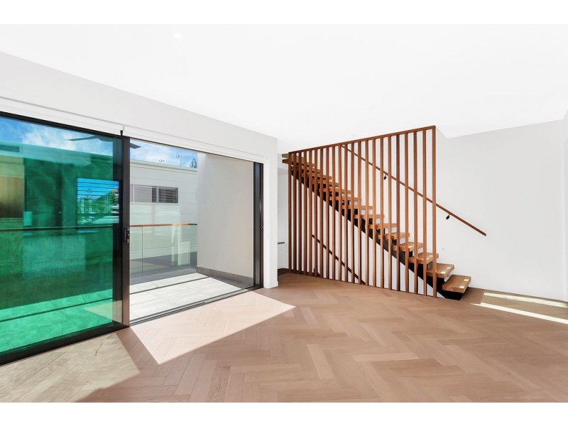 2/2097 Gold Coast Highway, Miami QLD 4220