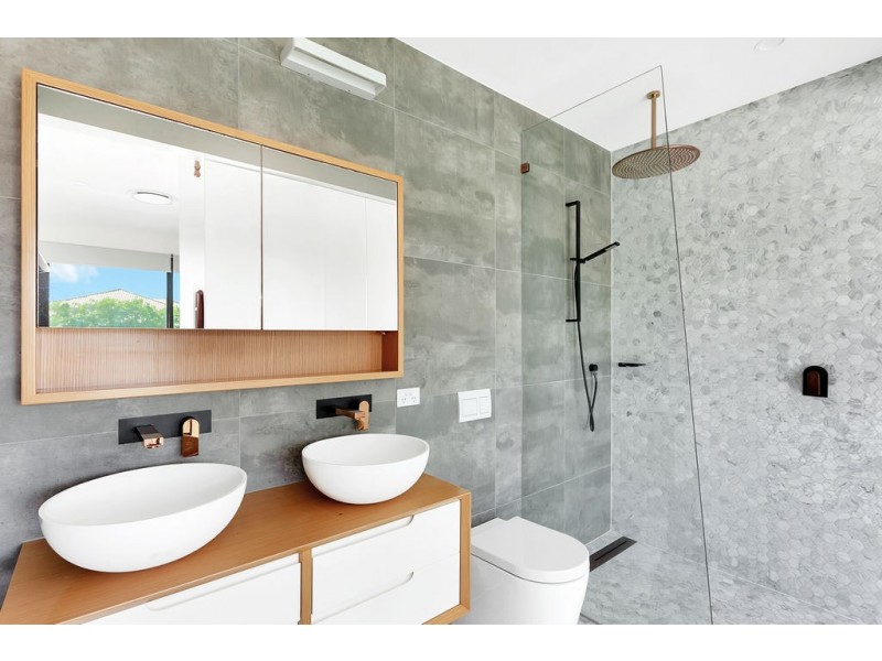 2/2097 Gold Coast Highway, Miami QLD 4220