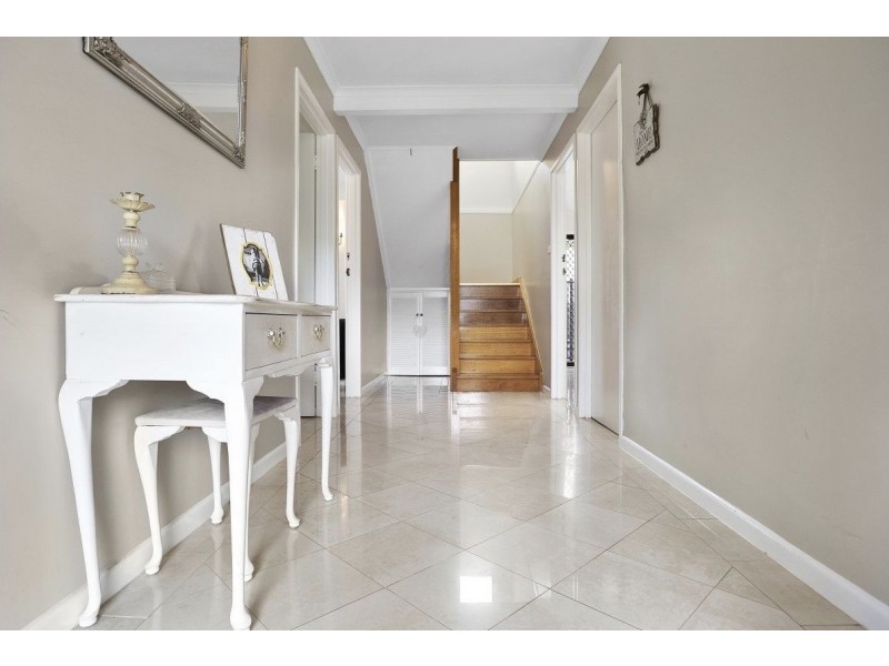 26 Plateau Crescent, Carrara QLD 4211