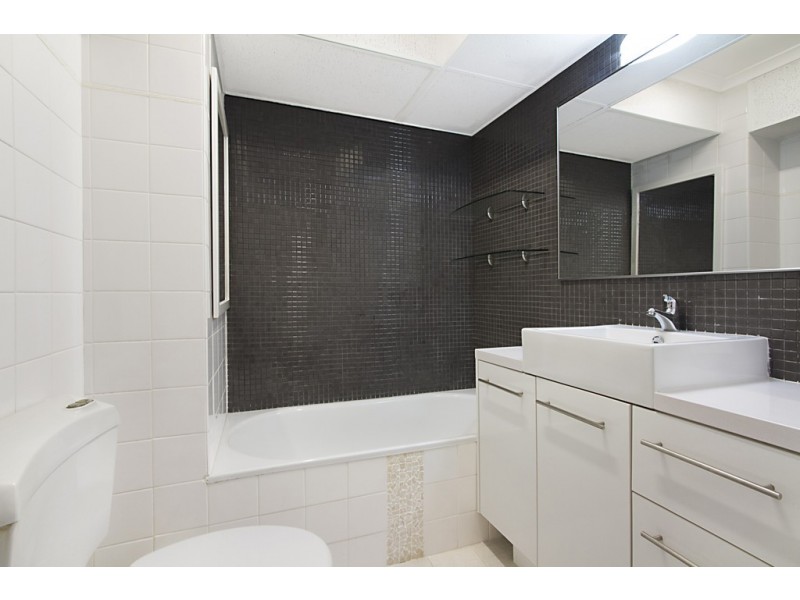 1/33 Thornton Street, Surfers Paradise QLD 4217