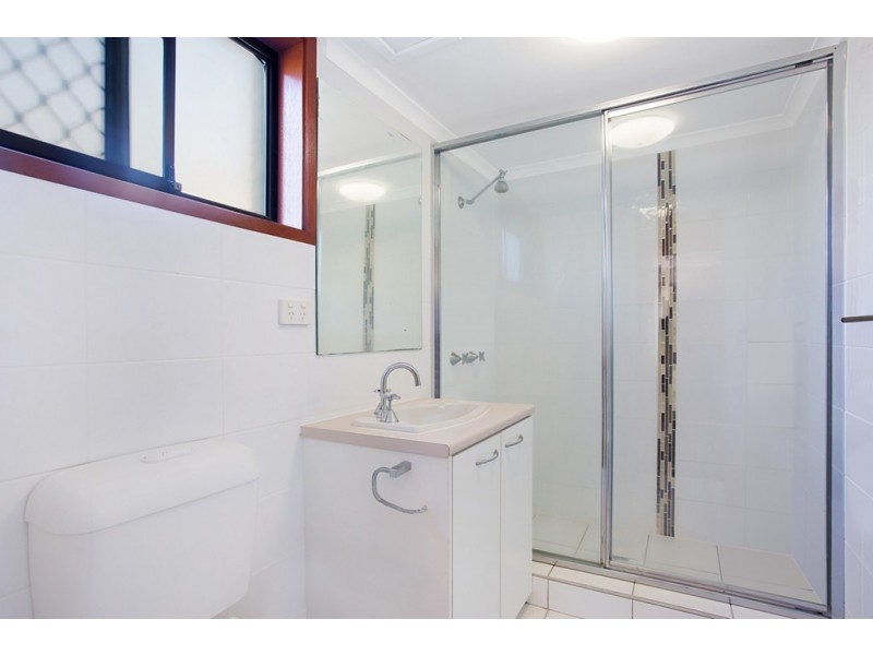 2/12 Rosewood Ave, Broadbeach QLD 4218