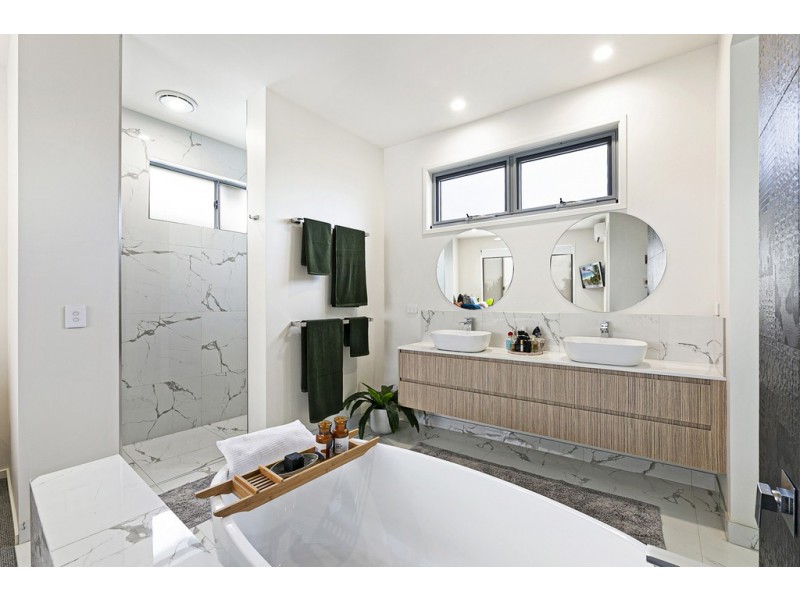 15a Evandale Crescent, Miami QLD 4220