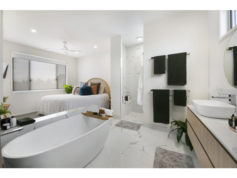 15a Evandale Crescent, Miami QLD 4220