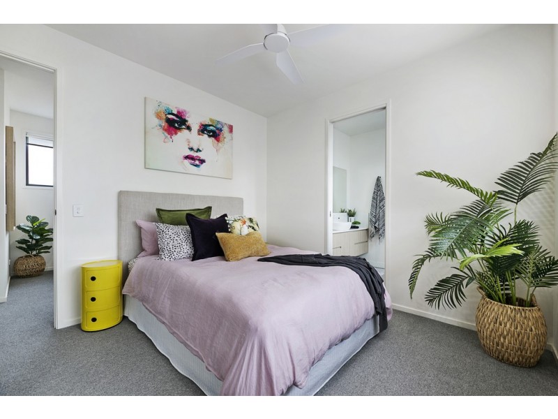 15a Evandale Crescent, Miami QLD 4220